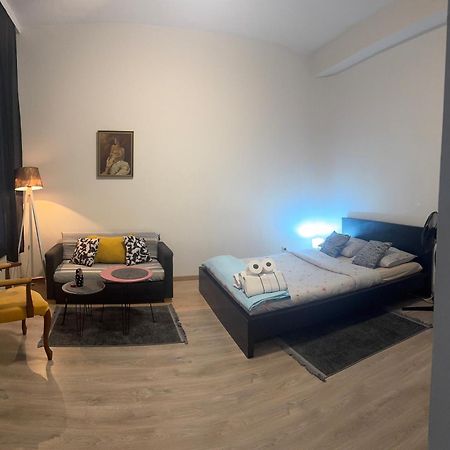 Ganze Klein Unterkunft 1100 Wien Экстерьер фото